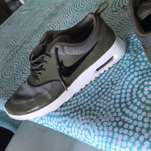 Nike air max’s Theas - Picture 5 of 7